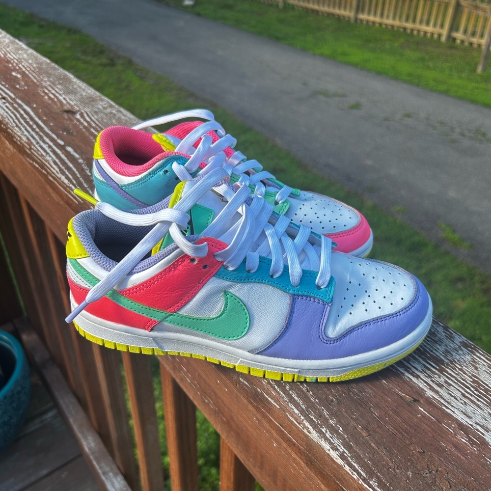 Nike Pink and Green Sneakers Vibrant Design
